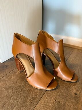 Women’s Michael Kors Open Toe Heels – Light Brown